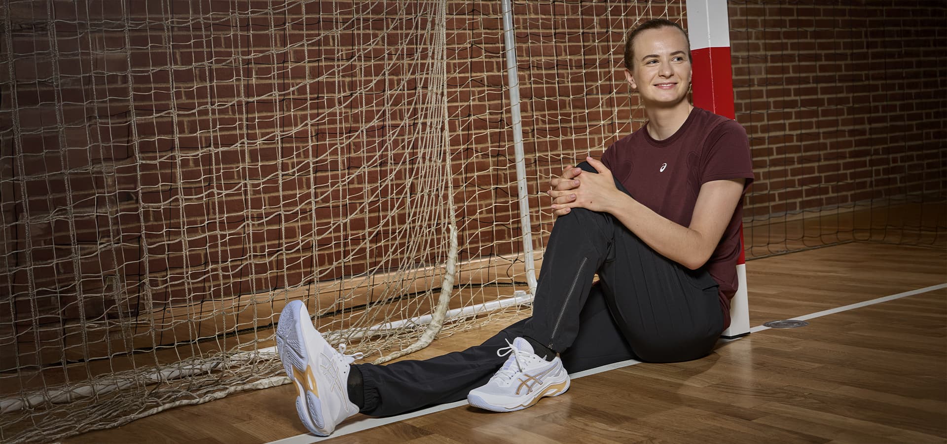 Tættere på målmand og ASICS ambassadør Anna Kristensen